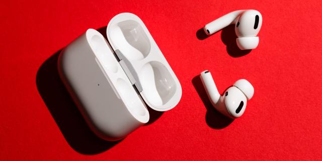 How to connect two pairs of AirPods to one iPhone, and share music