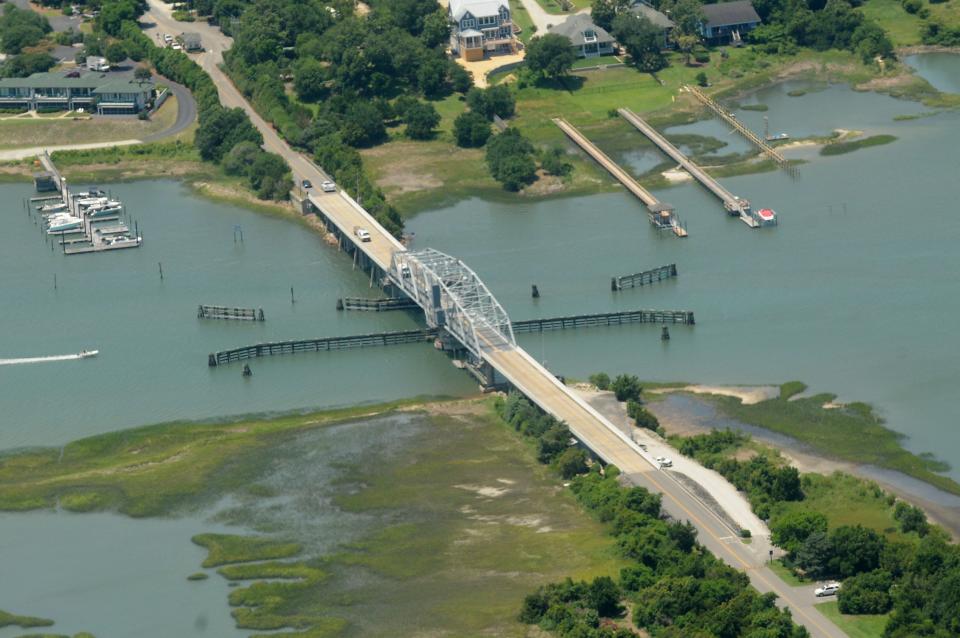 Aerial photo of the Figure Eight Island Bridge in 2015.