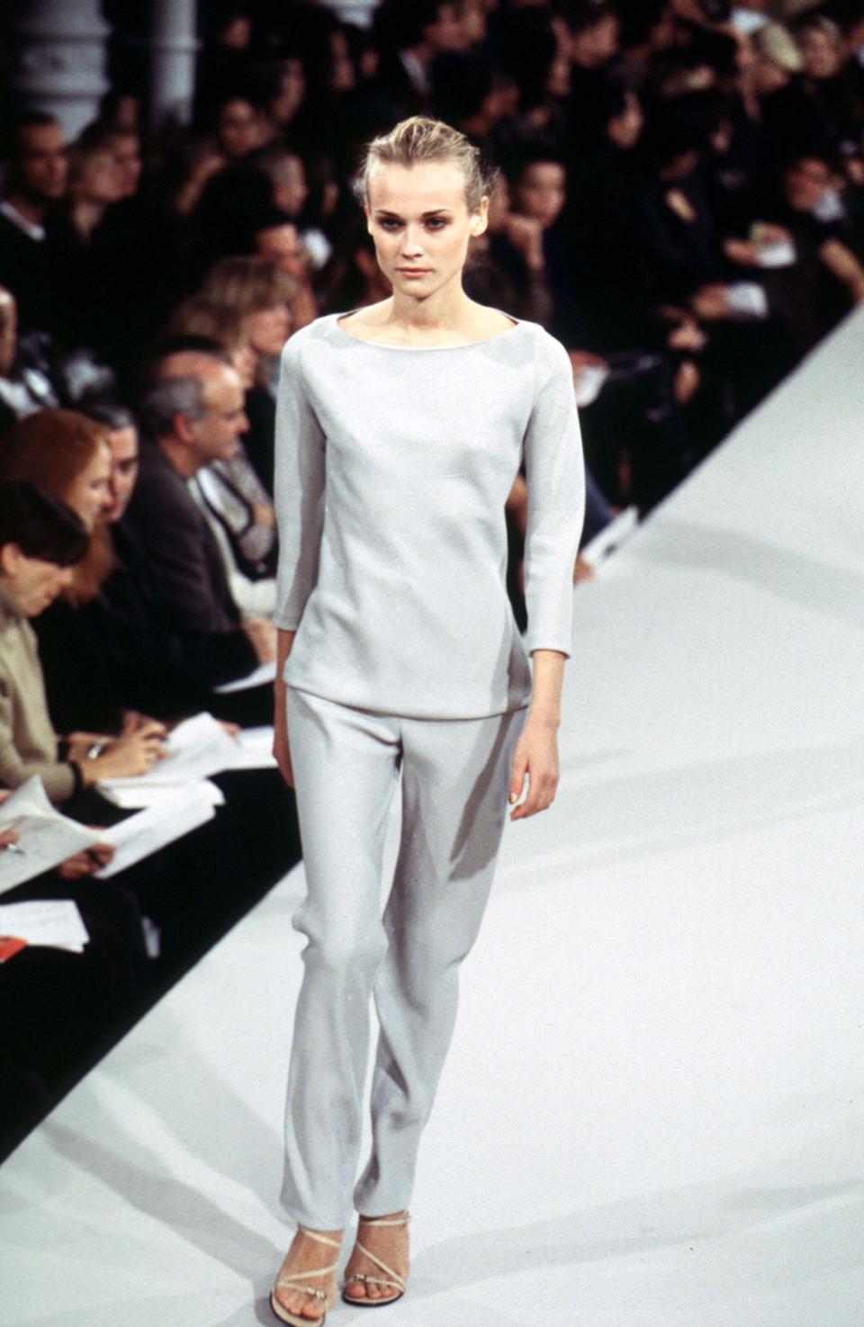 <h1 class="title">Marc Jacobs Spring 1997</h1><cite class="credit">Photo: firstVIEW</cite>