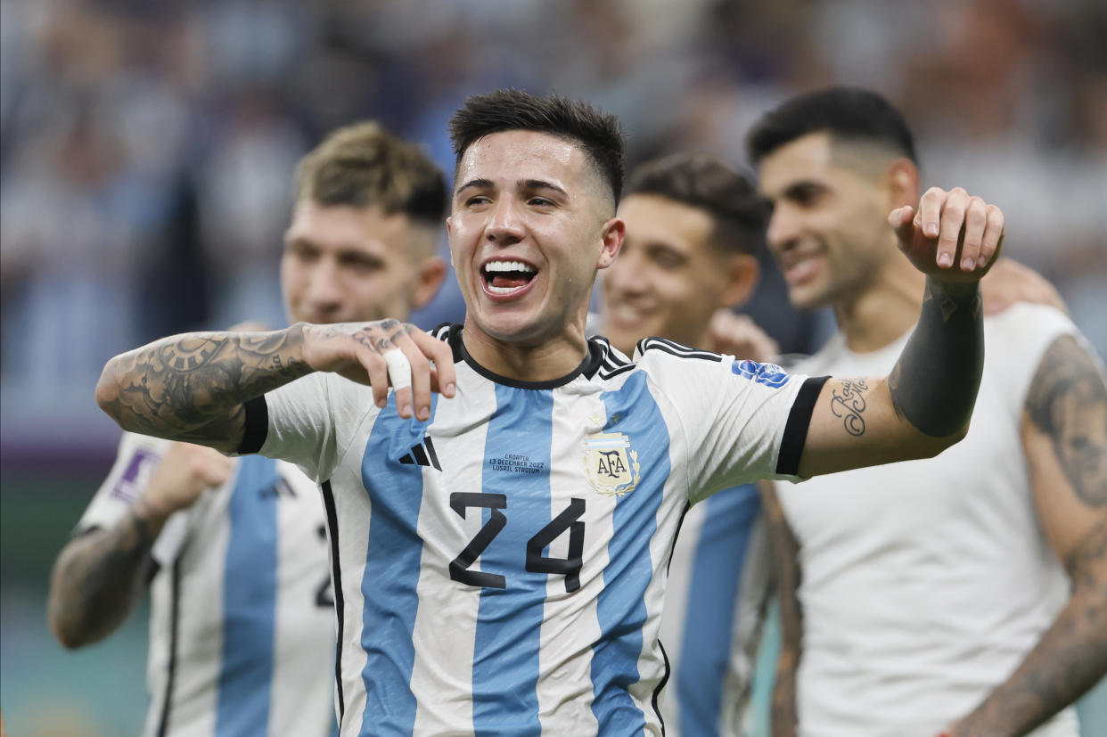 Enzo Fernández celebrando la victoria de Argentina sobre Croacia en las Semifinales de Qatar 2022. (Richard Sellers/Getty Images)