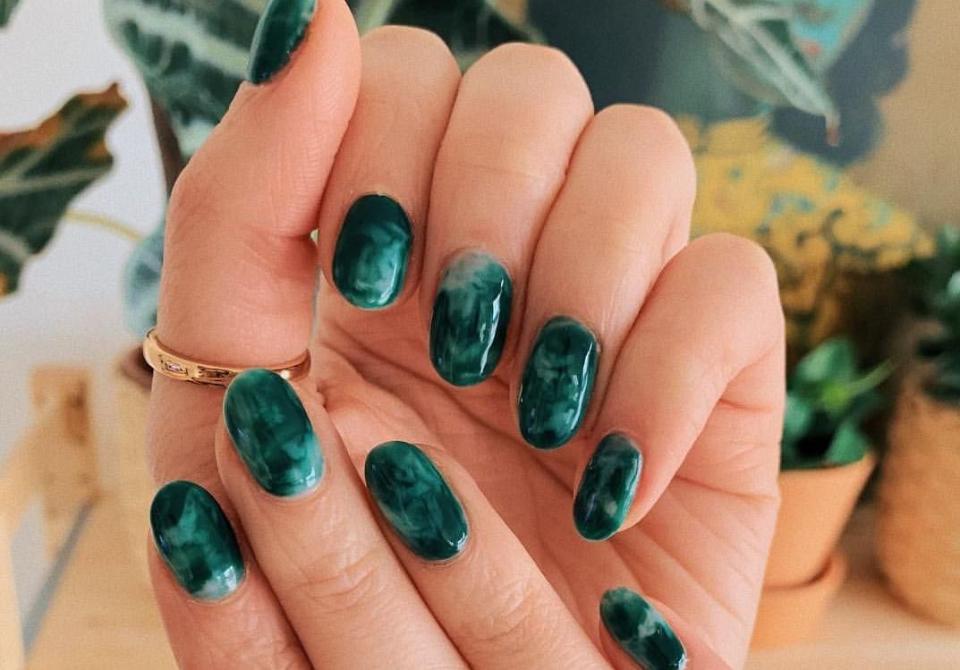 Geode Nails :  la manucure inspirée des pierres précieuses