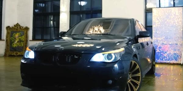 Streamer intercambia skins raros de CS:GO por un coche BMW carísimo