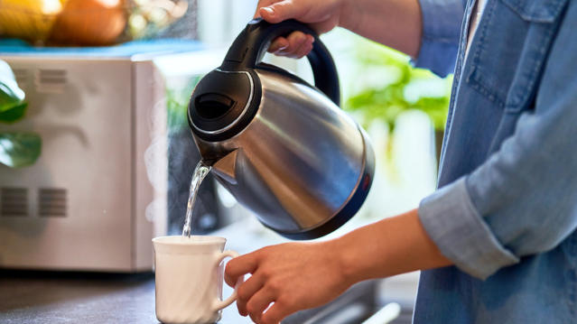 Pouring milk first makes the ideal cup of tea, research shows - Heart