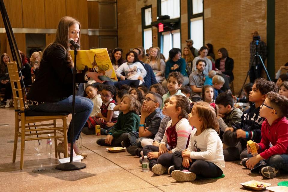 Chelsea Clinton during a reading at the Bronx Zoo | Julie Larsen Maher ©WCS