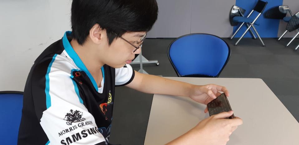 Ker playing Vainglory. (PHOTO: Yahoo Singapore)