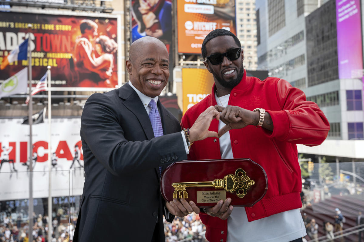 New York City mayor gives Sean 'Diddy' Combs a key to the city during a  ceremony in Times Square