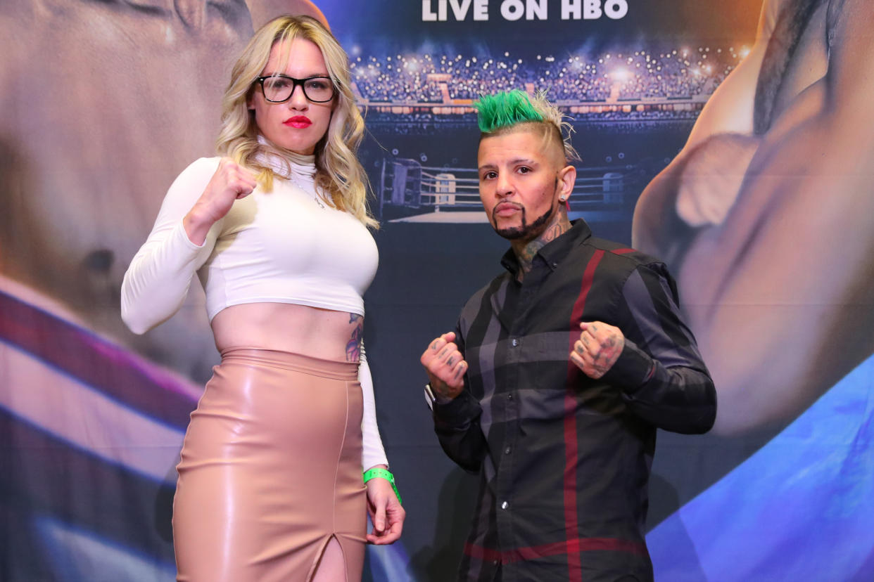 Heather Hardy (L) and Shelly Vincent pose for members of the media at the Jacobs vs Derevyanchenko press conference at Madison Square Garden on Oct. 24, 2018 in New York City. (Getty Images)