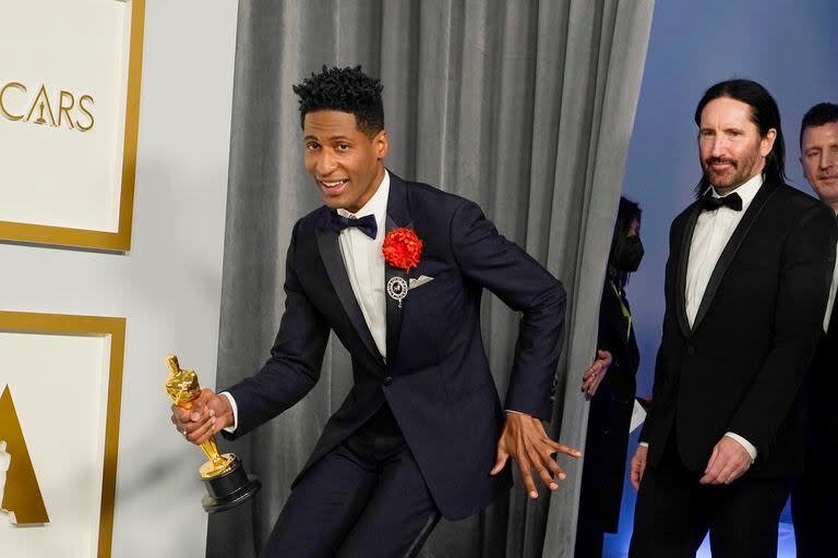 Jon Batiste aspira a su segundo Oscar el próximo domingo