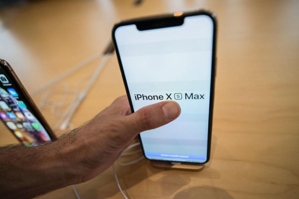 Un modello di iPhone XS Max (Photo by Stefano Guidi/LightRocket via Getty Images