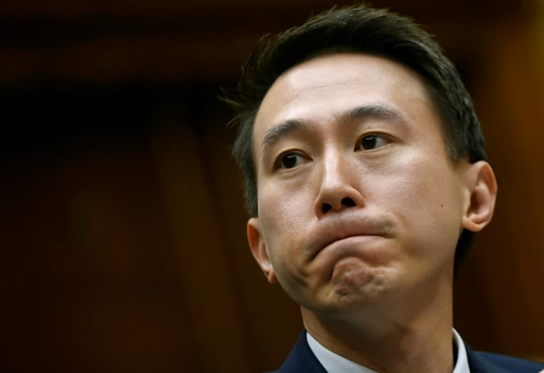 Das Onlinenetzwerk Tiktok wird nach Angaben seines Chefs vor Gericht gegen ein US-Ultimatum zur Loslösung von seiner chinesischen Mutter Bytedance vorgehen. "Täuschen Sie sich nicht, dies ist ein Verbot", sagte Shou Zi Chew. (OLIVIER DOULIERY)