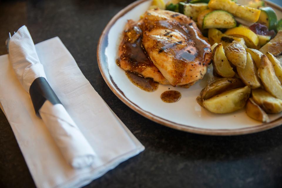 The Confluence IPA Chicken Breast from the Portermill inside the Des Moines International Airport, on Thursday, Nov. 18, 2021, in Des Moines. 