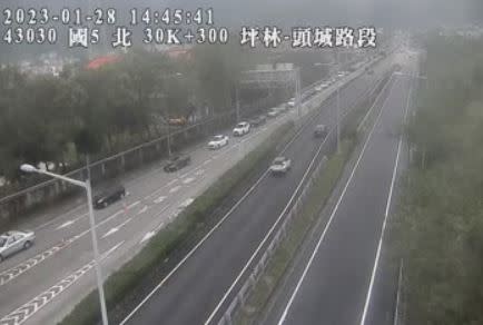 國道5號車流量大。（圖／翻攝自高公局即時路況）