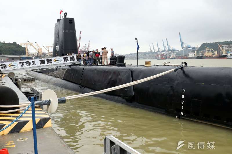 20190928-海軍基隆港營區開放，艦齡超過70年的茄比級「海獅軍艦」吸引民眾參觀。（蘇仲泓攝）