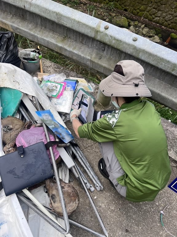 《圖說》新北市環保局人員現場稽查。〈環保局提供〉