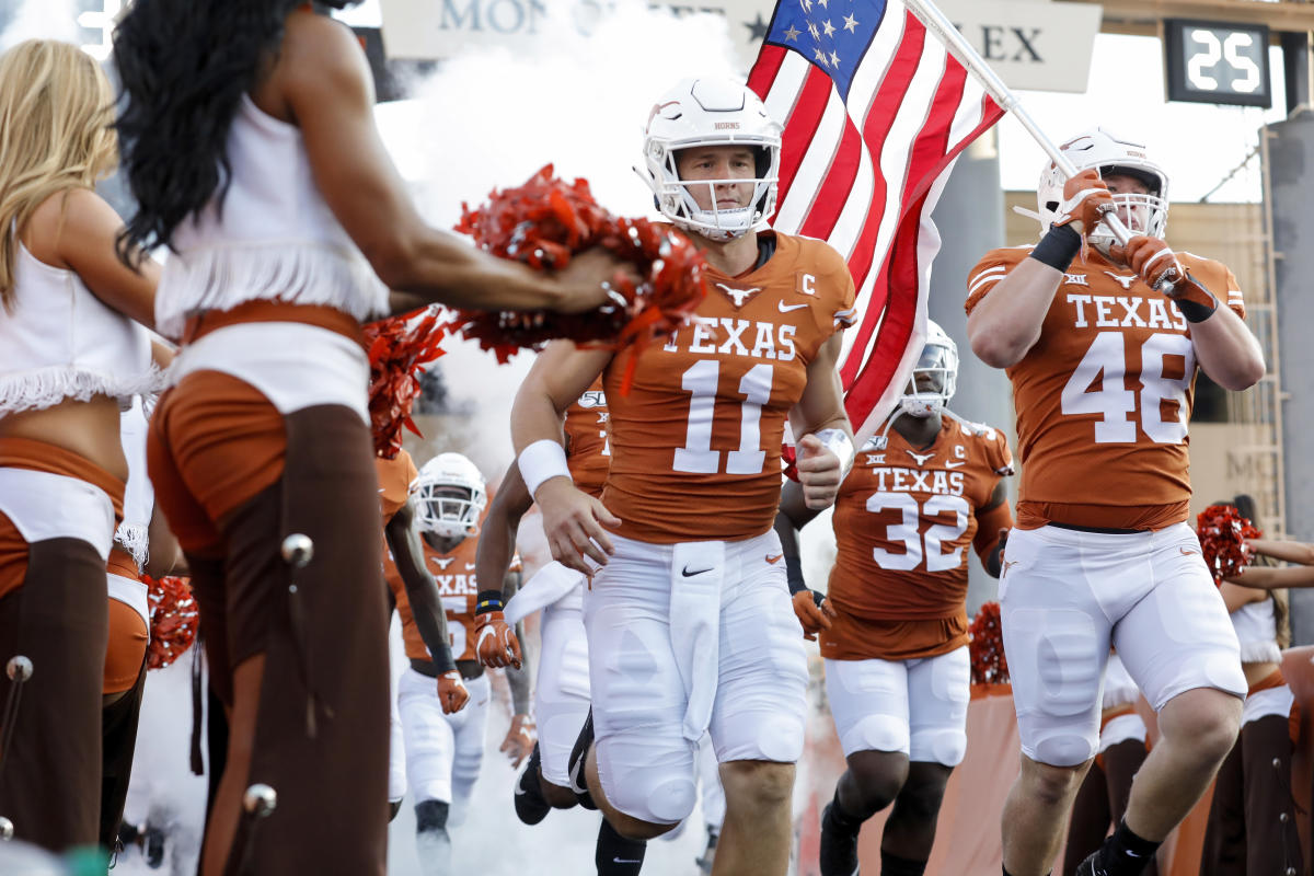 Texas quarterback Sam Ehlinger (11) looks to pass against Baylor