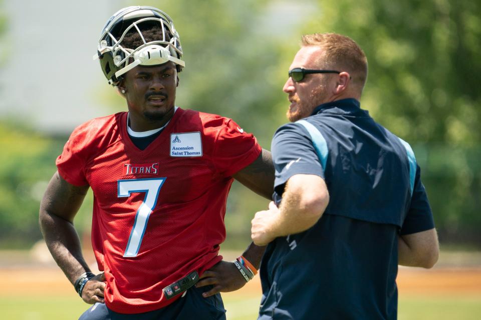 Titans quarterback Malik Willis (7) talks with offensive coordinator Todd Downing during a Rookie Mini-Camp practice at Saint Thomas Sports Park Friday, May 13, 2022, in Nashville, Tenn. 