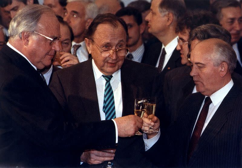 FILE PHOTO: File photo of Helmut Kohl toasting with former Soviet leader Mikhail Gorbachev and former German Foreign Minister Hans-Dietrich Genscher