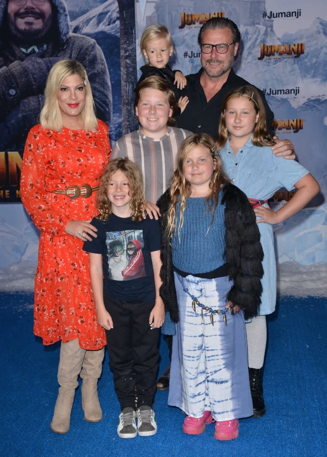 Tori Spelling & Dean McDermott's family.