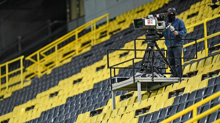 Die Zuschauer fehlen, aber wirtschaftlich wichtiger sind die TV-Übertragungen der Bundesliga wie hier in Dortmund. Foto: dpa