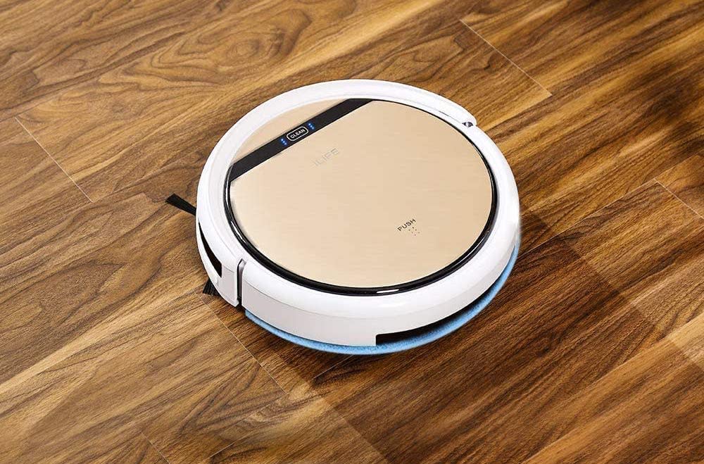 This robot vacuum with thousands of 5-star reviews is under $200 on Amazon. Image via Amazon.