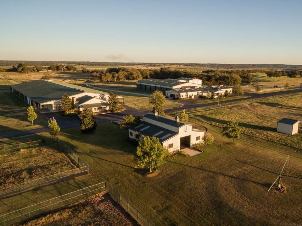 An overhead shot shows the multiple barns and stables on Terry Bradshaw's ranch.