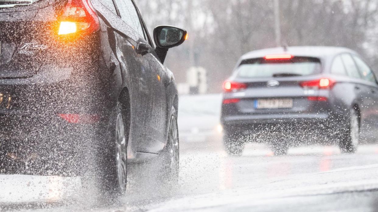 Bei Regen sollten Autofahrer ihren Scheibenwischer einschalten. Doch was, wenn sich dessen Intervalle nur per Touchscreen einstellen lassen?