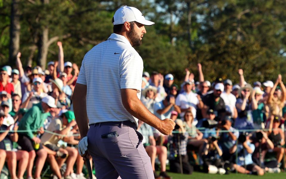 Scottie Scheffler celebrates reclaiming the Masters lead