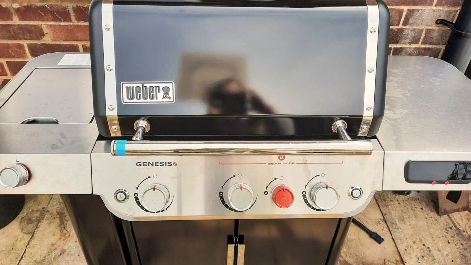 Weber Genesis EPX-335 viewed up close while testing