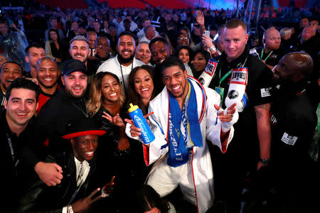 Boxing - Anthony Joshua v Alexander Povetkin - WBA Super, IBF, WBO & IBO World Heavyweight Titles - Wembley Stadium, London, Britain - September 22, 2018 Anthony Joshua celebrates his win against Alexander Povetkin Action Images via Reuters/Andrew Couldridge