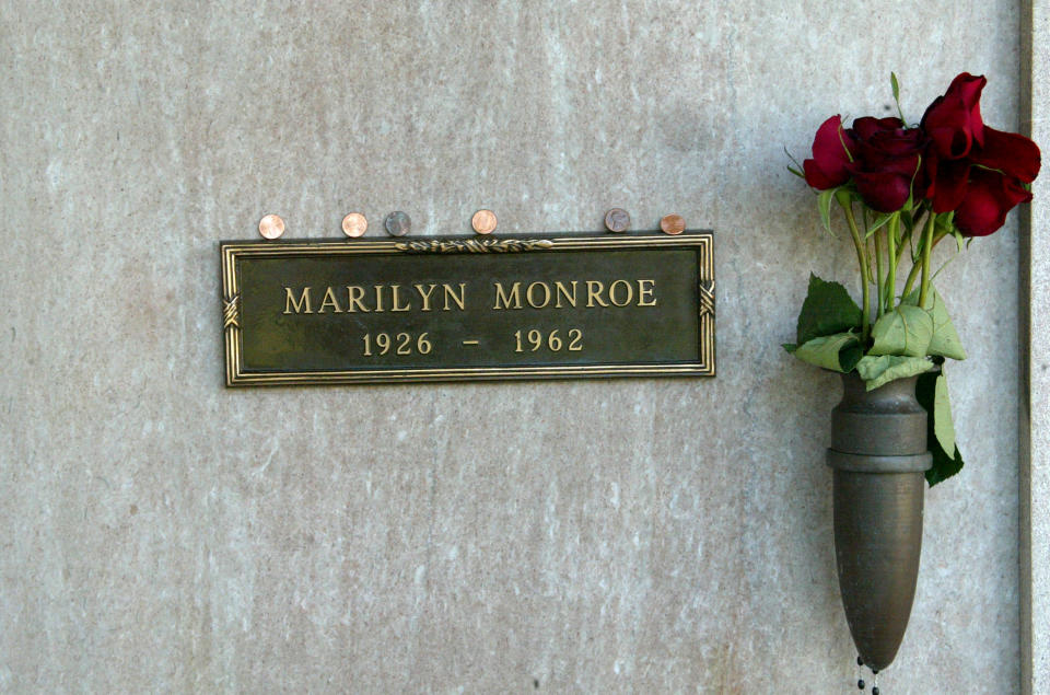 La tumba de Marilyn Monroe en el Westwood Village Memorial Park and Mortuary en Westwood, California (Foto de Mel Bouzad/Getty Images)