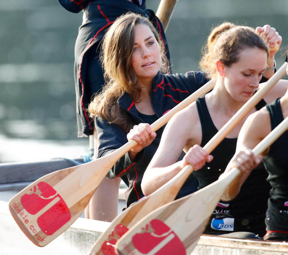 LONDON, UNITED KINGDOM - AUGUST 01: (EMBARGOED FOR PUBLICATION IN UK NEWSPAPERS UNTIL 24 HOURS AFTER CREATE DATE AND TIME) Kate Middleton takes part in a training session with The Sisterhood cross channel rowing team on the River Thames on August 01, 2007 in London, England. The team are taking part in a cross-channel dragon boat race later this month. (Photo by Max Mumby/Indigo/Getty Images)