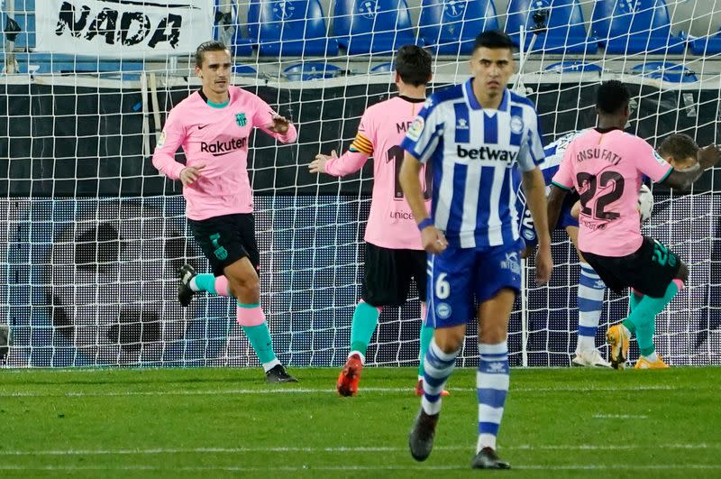 La Liga Santander - Deportivo Alaves v FC Barcelona