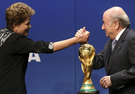 Brazil's President Dilma Rousseff (L) shakes hands with FIFA President Sepp Blatter after delivering a statement at the FIFA headquarters in Zurich January 23, 2014. REUTERS/Thomas Hodel