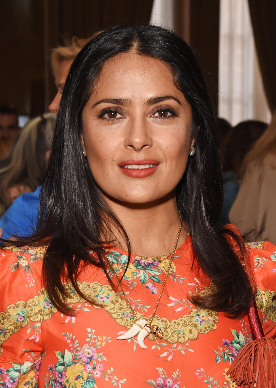 <p>Salma Hayek dividió opiniones con este vestido naranja durante un evento en Londres. Aunque el atuendo le quedó muy bien, hubo quienes dijeron que el modelito parecía sacado de una tienda de ropa vieja/Getty Images </p>