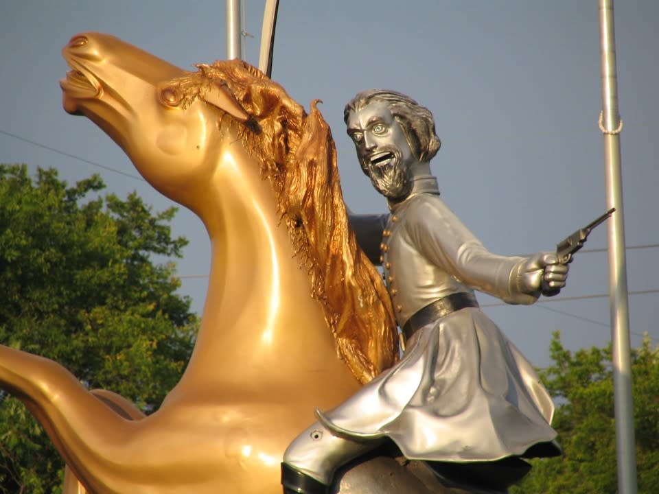 This statue of Nathan Bedford Forrest, a Confederate general and an early member of the Ku Klux Klan, was installed in Nashville, Tennessee, in 1998. It sits on private land, though it is visible to drivers on Interstate 65, giving it a different legal status than the Robert E. Lee statue in Charlottesville, Virginia. (<a href="https://www.flickr.com/photos/brent_nashville/195786298/in/photolist-iisrQ-iisvC-6RQGQH-9qFHca-7vh9Qf-9jnVUj-bJvaMK-7VPEUL-9c33Xh-7VPEN1-7VPET9-6Gb1x-8UP7Df-7urGbp-9HuYAU-7unxBD-7unxk4-7unxti-7urpAw-7unxEp-7urq1E-7unxGc-7unxA6-7urpSG-7unxma-7unxsk-7urpFN-7urpBE-7unxnZ-7unxpP-7unxoV-7unxre-7unxn4-7unxbX-7urpDW-7unxx6-7f594J-e7DNPY-cjuSw-5xgqFG-6F4HBK-7scpzb-Rk2Uy-e14qVk-Cccg9-8WuH9B-c1fXGS-c1fXEU-bySdGD-bkXmr9" rel="nofollow noopener" target="_blank" data-ylk="slk:Brent Moore;elm:context_link;itc:0;sec:content-canvas" class="link ">Brent Moore</a> / Flickr)