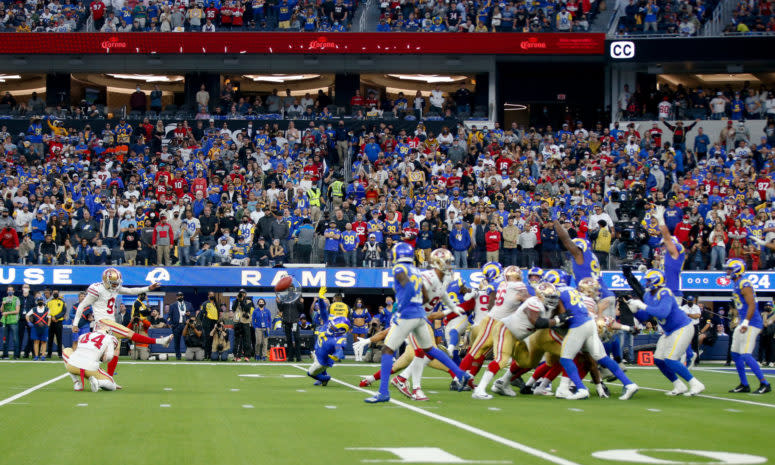 Robbie Gould attempts a kick against the Rams.