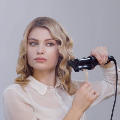 Save 31% on this Toni & Guy deep barrel waver and get those perfect mermaid waves