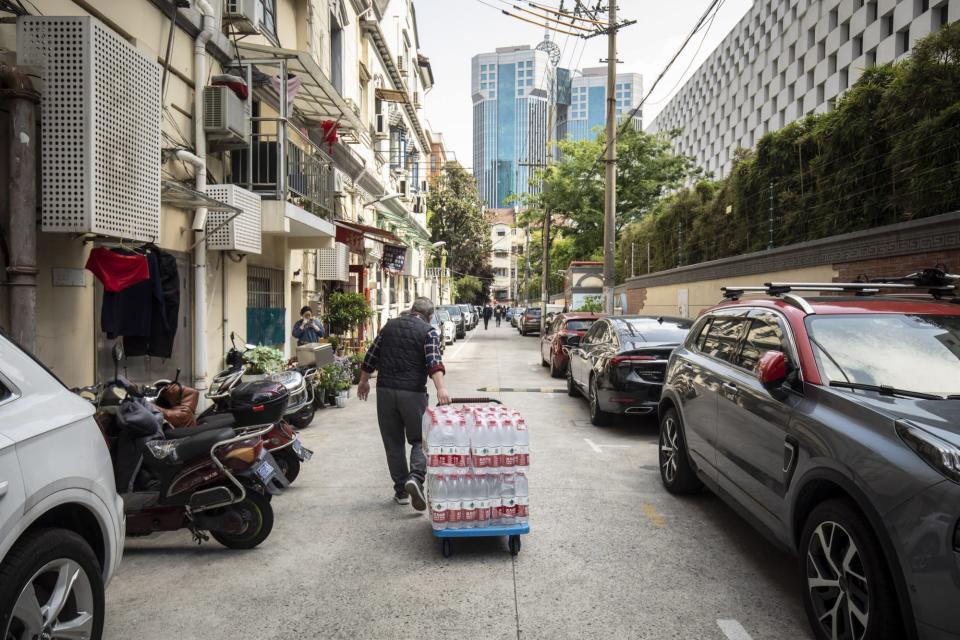 A man delivers bottled water to a neighbourhood during a lockdown due to Covid-19 in Shanghai on April 18, 2022. Photo: Bloomberg