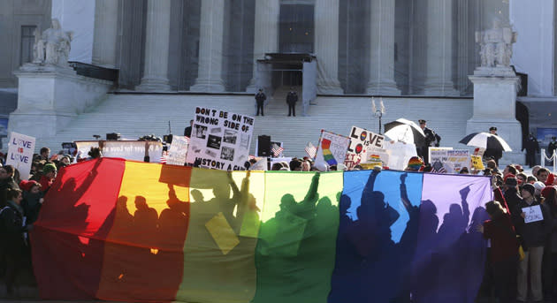 <b>26 mars</b><br> La Cour suprême des États-Unis se penche sur la proposition 8 et le droit au mariage gai au pays. Des manifestations s’y déroulent quotidiennement. <br> (Reuters/Jonathan Ernst)