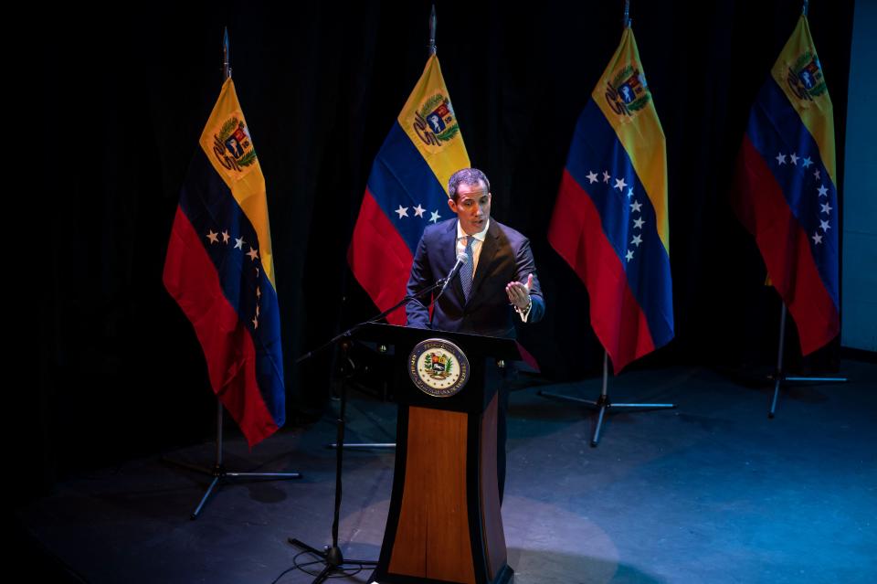 El ex líder opositor venezolano Juan Guaidó pronuncia un discurso en un auditorio de Caracas, en enero de este año (Yuri CORTEZ/AFP) 