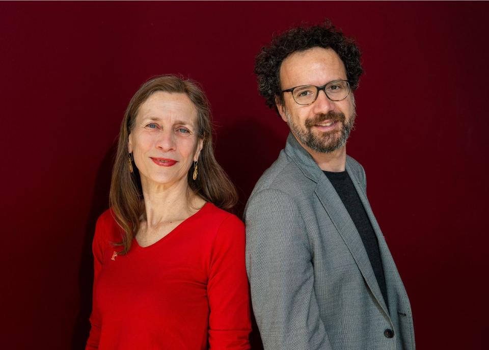 Auch die Premiere des neuen Leitungsduos Mariette Rissenbeek und Carlo Chatrian begann 2019 mit ersten Skandälchen: Ein Hongkonger Demokratie-Aktivist forderte einen Boykott, weil er vermutete, dass es ein Film Ai Weiweis auf Druck Chinas nicht ins Programm geschafft habe. Jury-Präsident Jeremy Irons sah sich wegen früherer Aussagen Sexismus- und Homophobie-Vorwürfen ausgesetzt, während die NS-Vergangenheit des ersten Berlinale-Leiters Alfred Bauer für Aufsehen und das Aussetzen des nach ihm benannten Preises sorgte. (Bild: Alexander Janetzko / Berlinale 2019)