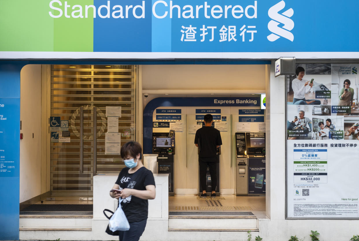 HONG KONG, CHINA - 2020/08/14: A British multinational banking and financial services company Standard Chartered branch seen in Hong Kong. (Photo by Budrul Chukrut/SOPA Images/LightRocket via Getty Images)