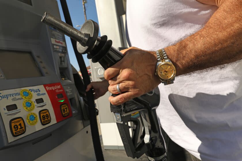 Los Angeles, California-Oct. 3, 2022-Gas prices are on the rise again in Los Angeles, California on Oct. 3, 2022, this Chevron station in Torrance, CA. (Carolyn Cole / Los Angeles Times)