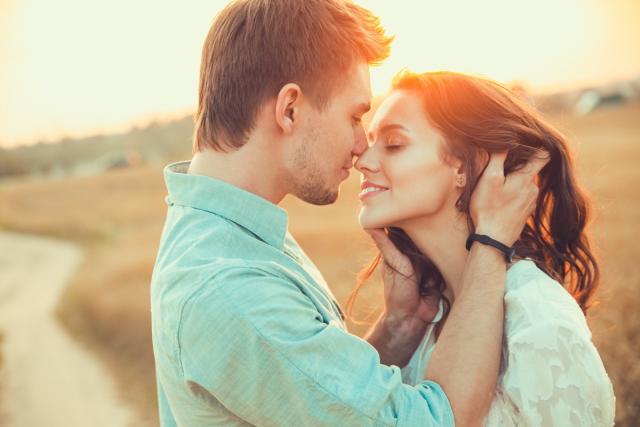 20 Romantic Love Poems For Your Girlfriend To Help You Get Her Back