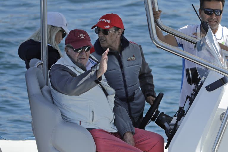 Juan Carlos, durante la regata en Sanxenxo. (AP Photo/Lalo R. Villar)