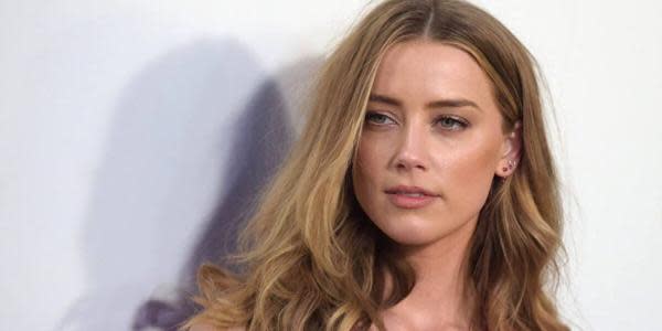 Amber Heard es criticada por turistear en Turquía y vestir de forma inapropiada