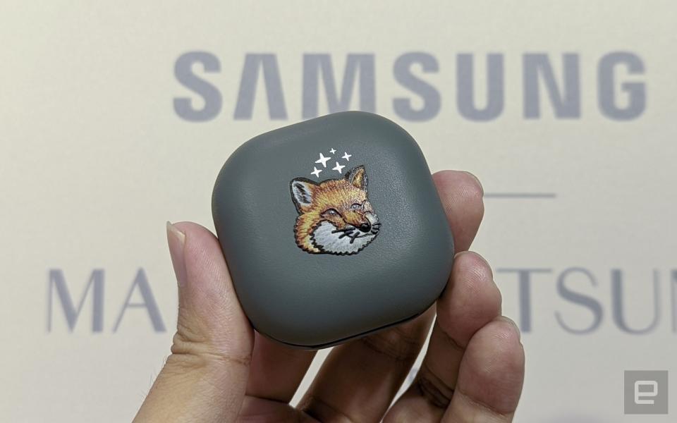 <p>Samsung x Maison Kitsune</p> 