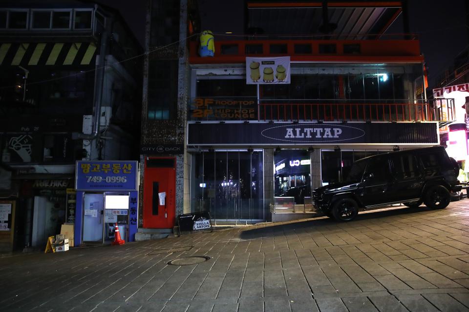 A nearly empty Itaewon district during Halloween on October 31 (Getty Images)