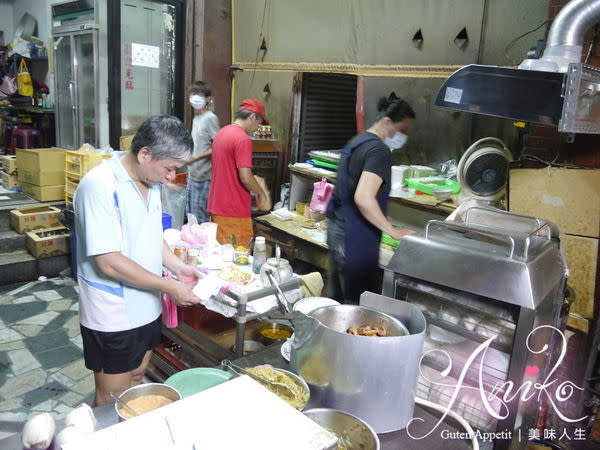 【台南美食】府城夜貓子喜愛的平價宵夜。一點刈包 