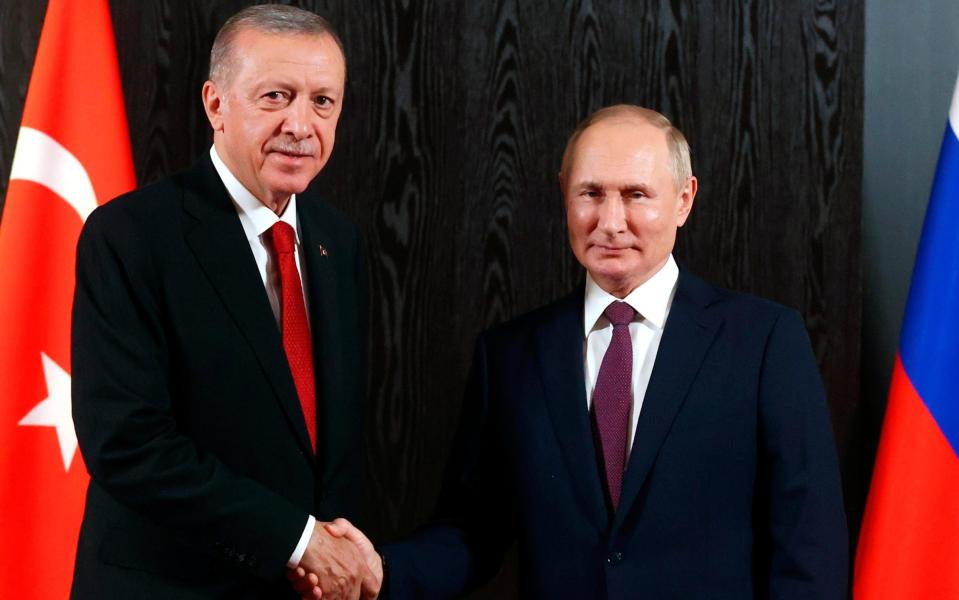 Russian President Vladimir Putin, right, and Turkey's President Recep Tayyip Erdogan pose for a photo prior to their talks on the sidelines of the Shanghai Cooperation Organisation (SCO) summit in Samarkand, - Alexandr Demyanchuk/ Sputnik Kremlin